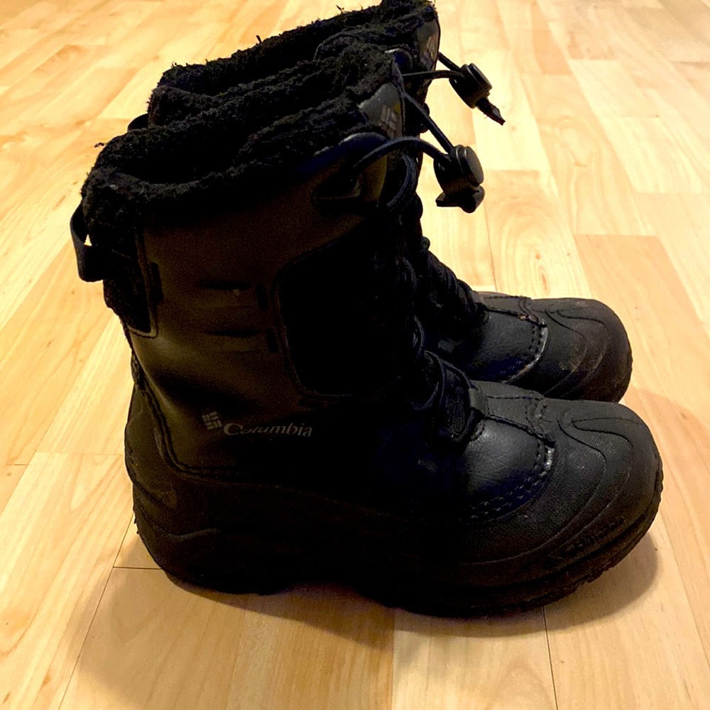 Columbia boots. Size 3. Black